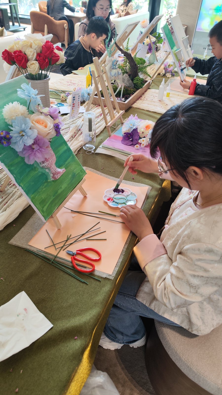 油画半瓶插花 现场图