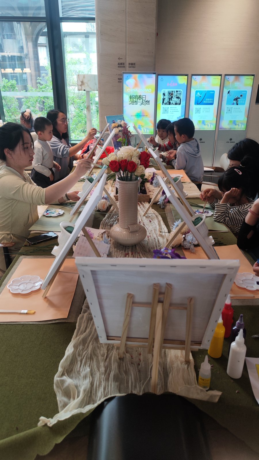 油画半瓶插花 现场图