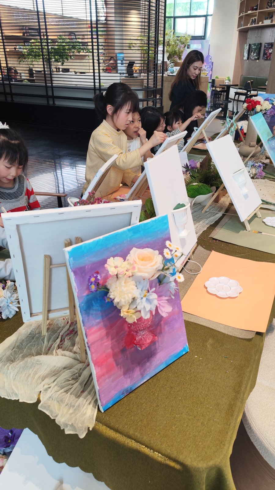 油画半瓶插花 现场图