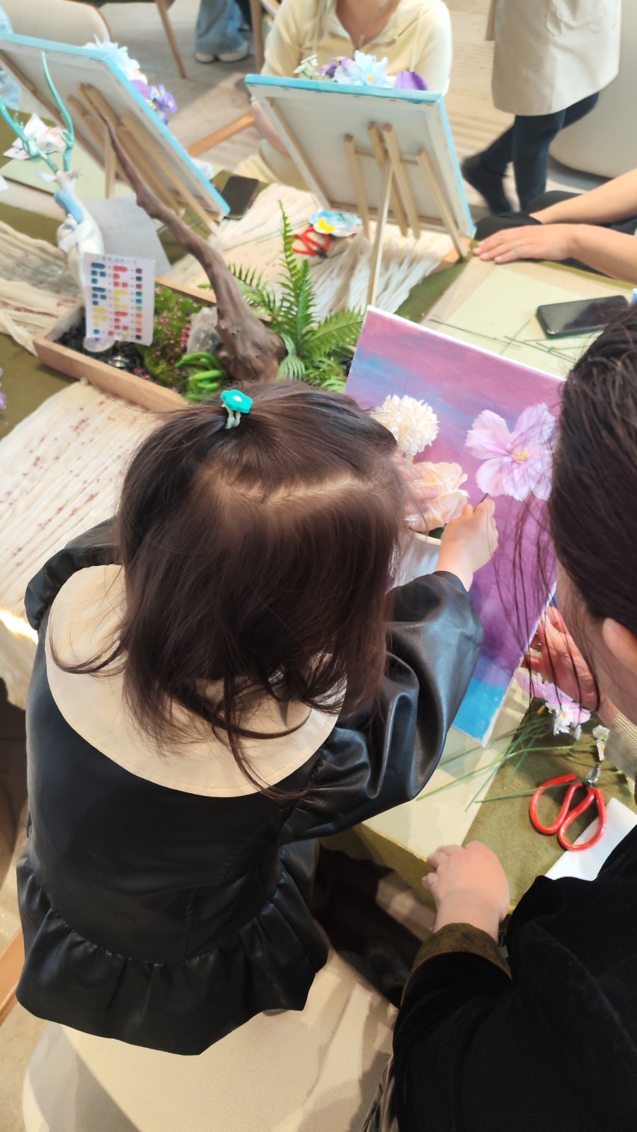 油画半瓶插花 现场图
