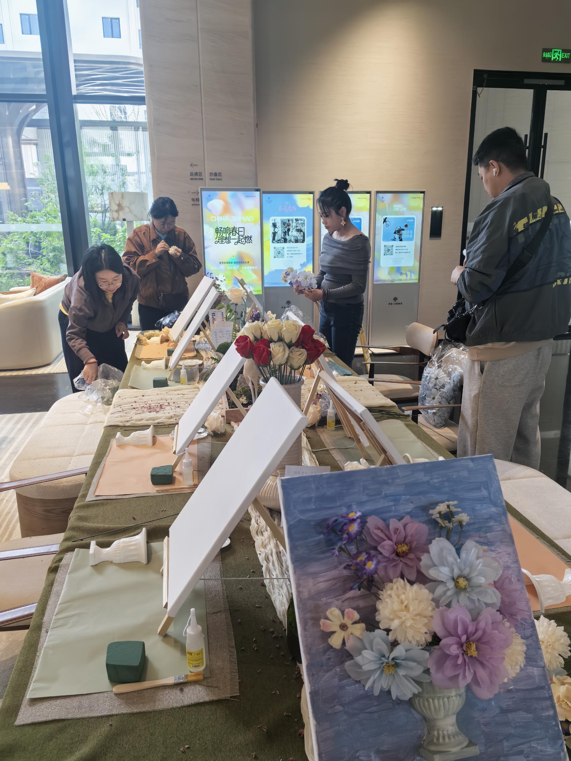 油画半瓶插花 现场图